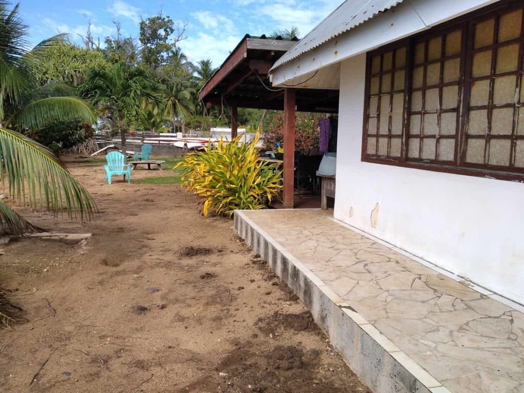 EXCLUSIVITE ! A MOOREA : Splendide terrain plat et clôt, 1350 m2 , "les pieds dans l’eau"… – photo 2