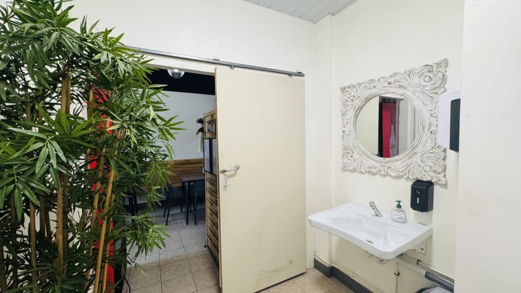 Local commercial Papeete centre – 46 m² – Tous commerces – photo 2